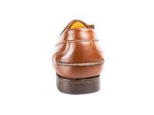 Load image into Gallery viewer, Classic Light Brown Mocassinis