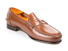 Load image into Gallery viewer, Classic Light Brown Mocassinis